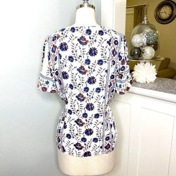 Lucky Floral Printed Keyhole Blouse Small - Picture 7 of 10